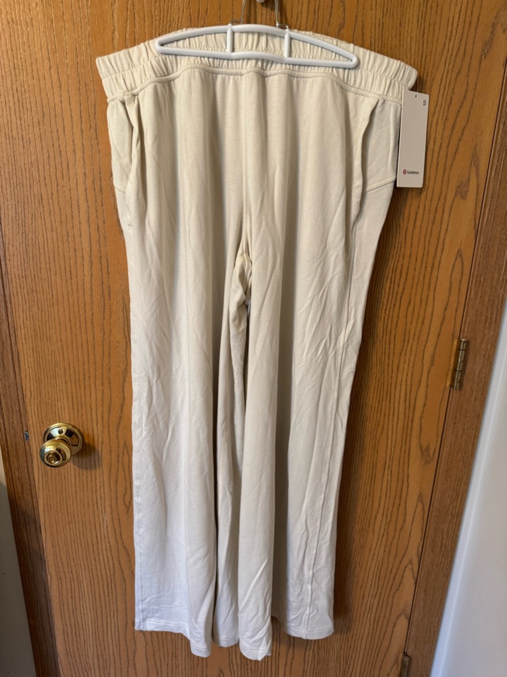 lululemon athletica BeCalm Mid-Rise Wide-Leg Pant *small snag on back*